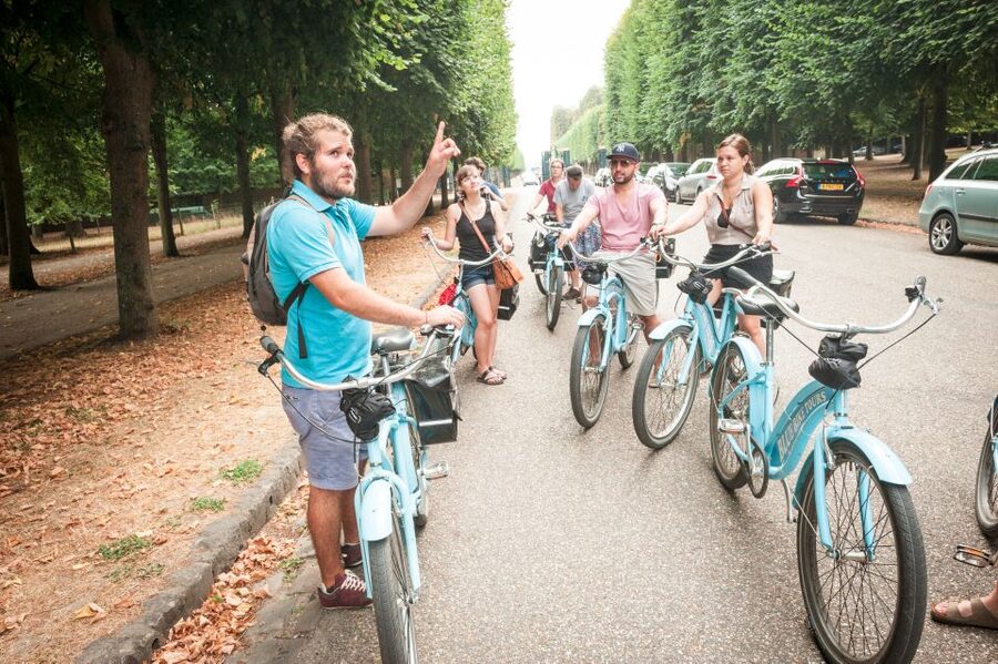 Versailles Bike Tour with Palace & Queen Farm Entrance - Versailles farmers market: build your lunch like a local