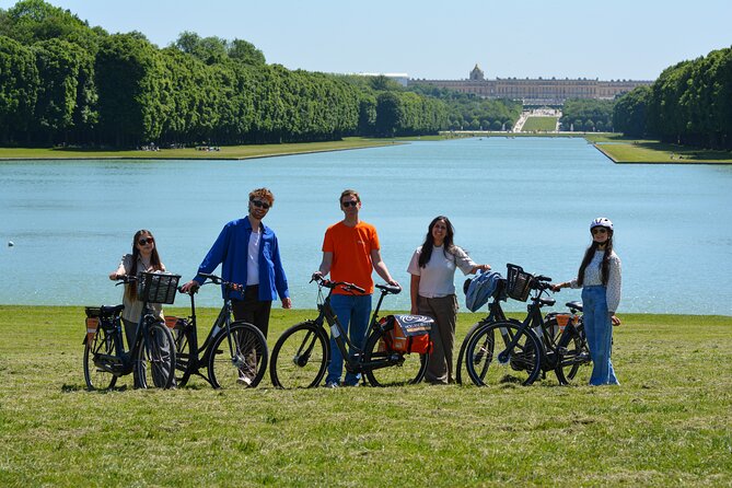 Versailles Bike Tour - Stop 1: Palace of Versailles frontage and the Louis XIV briefing