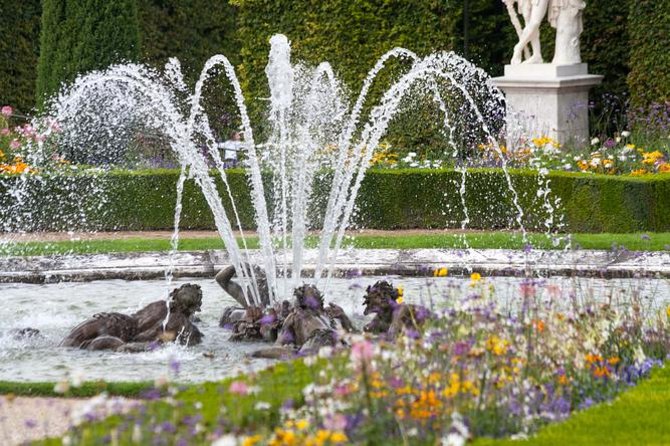 Versailles Château and Gardens Walking Tour from Paris by Train - Timed Palace entry: seeing the Royal Chapel, Hall of Mirrors, and more