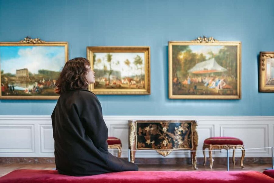 Versailles: Entry ticket & Private Apartments VIP Tour - From Private Rooms to Public Glory: The Core Experience