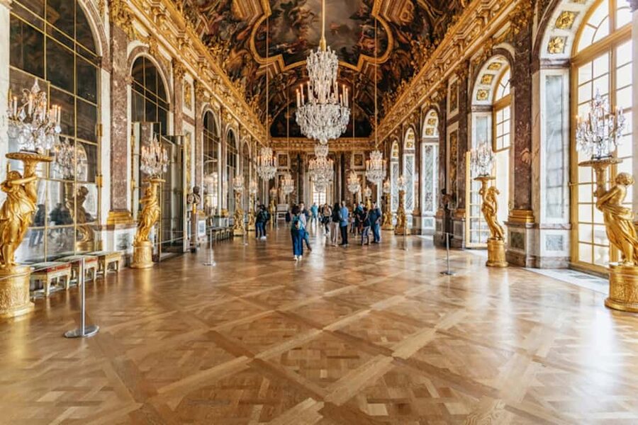 Versailles: Entry ticket & Private Apartments VIP Tour - Extra Stops You Might See: Chapel and Palace Theatre