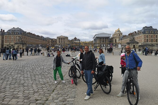 Versailles Full-Day Electric Bike Tour : Market, Picnic & Palace - Grand Canal picnic: where your lunch hits different