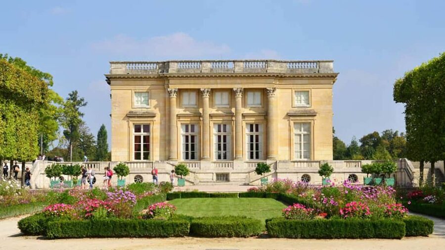 Versailles: Garden Private Guided Tour & Palace Entry Ticket - Meeting at Place d’Armes: getting your bearings quickly