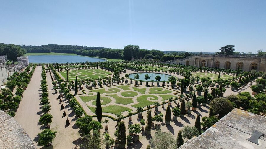 Versailles: Garden Private Guided Tour & Palace Entry Ticket - Two hours in the Gardens: fountains with a story, not just views