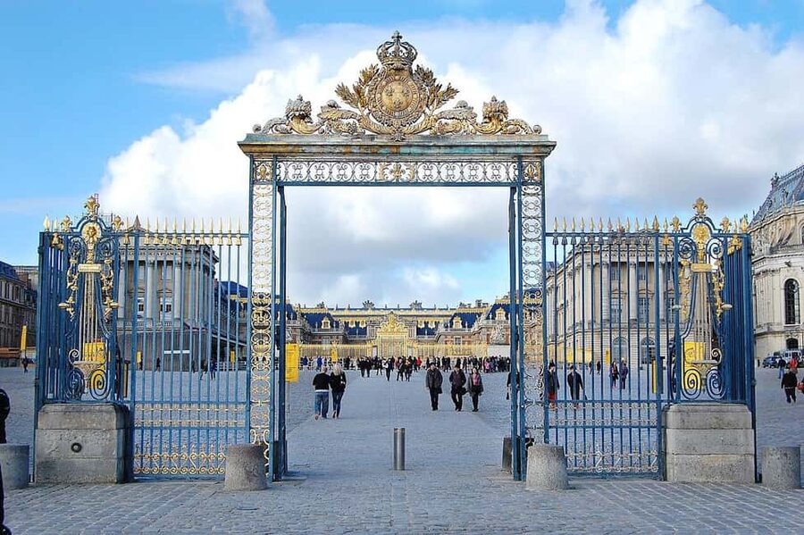 Versailles Grand Tour: Gardens & Palace Exploration - Skip-the-Line Tickets and English Live Guidance