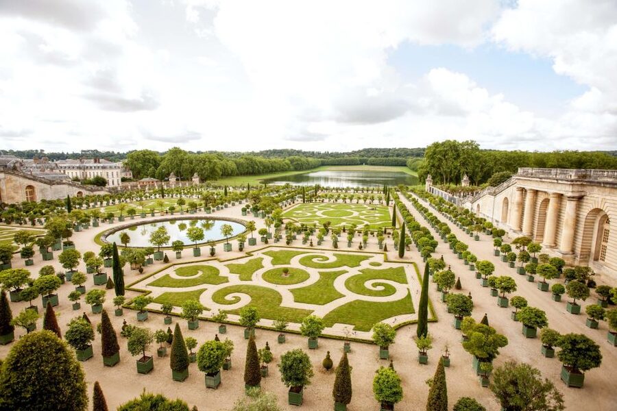 Versailles: Palace and Garden Bike Tour with Tickets - Hall of Mirrors: the famous room, paced with meaning