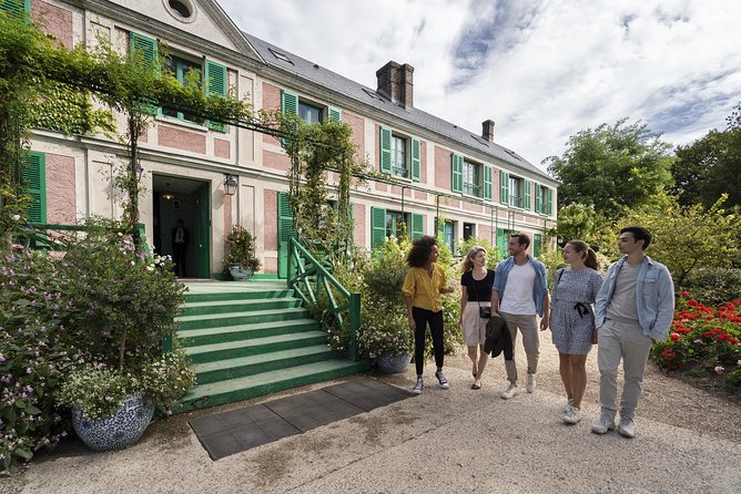 Versailles Palace and Giverny Monet House Visit with Lunch - Versailles Gardens and Musical Fountains: when you get lucky
