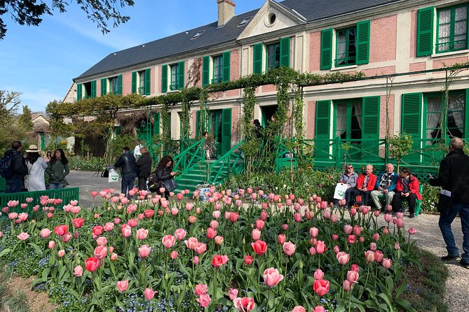 Versailles Palace and Giverny Private Guided Tour from Paris - Lunch in Giverny: simple, flexible, and on you