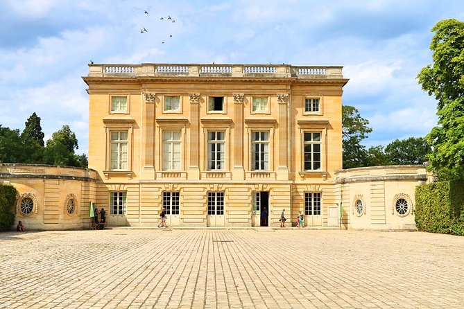 Versailles Palace Best of Estate Private Day Tour with Lunch & Queen's Hamlet - Versailles Gardens on Your Own: Canals, Fountains, and How to Pace It