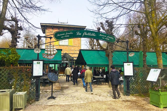 Versailles Palace Best of Estate Private Day Tour with Lunch & Queen's Hamlet - Getting There Comfortably in a Paris Minivan (and What to Watch For)