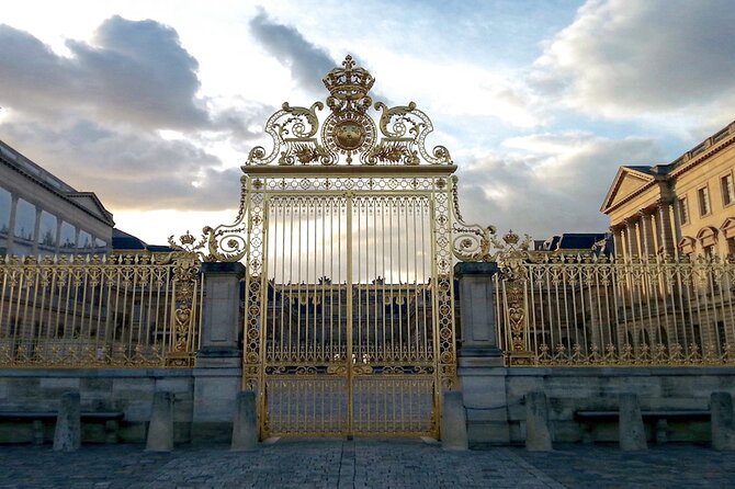 Versailles Palace Full Day or Half Day Tour with Local Guide - Meeting at the Louis XIV statue and getting in fast