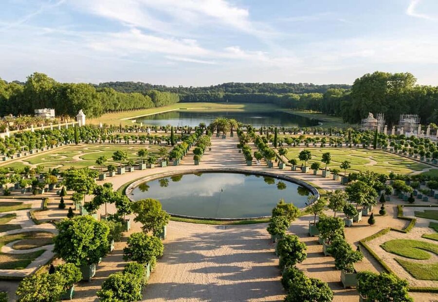 Versailles: Palace & Gardens Guided Tour with Entry Tickets - Gardens of Versailles: Optional Upgrade vs. Self-Guided Time
