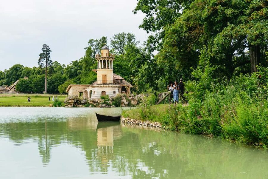 Versailles: Palace, Gardens & Queen’s Estate Guided Tour - The mid-day lunch break: a real reset, not a rushed shove-out