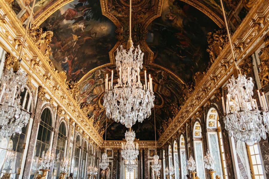 Versailles: Palace, Gardens & Queen’s Estate Guided Tour - Guide quality: why named guides keep showing up in the reviews