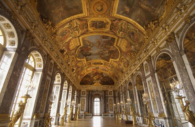 Versailles Palace Guided Day Tour and Trianon from Paris - Fountain Show: the included extra that only runs in summer