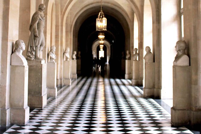 Versailles Palace Guided Experience and Gardens Entry 10 PPL Max - Mobility and comfort: the reality of long walks in Versailles