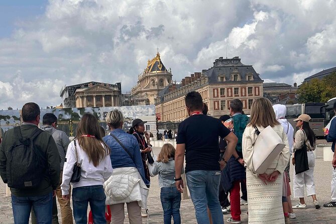 Versailles Palace Guided Tour with Gardens Access - The Meeting Point: Find Louis XIV First, Then Let the Group Flow