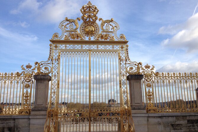 Versailles Palace Guided Tour with Reserved Entry - Hall of Mirrors timing: how to enjoy the icon without losing time