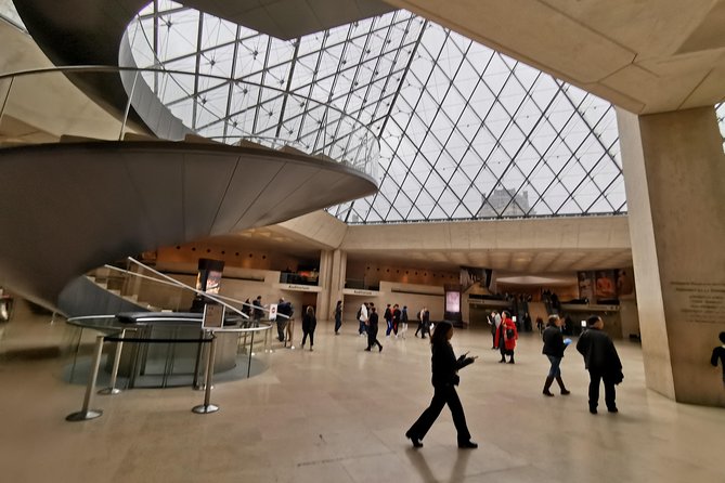 Versailles Palace & Louvre Museum Private Day Tour from Paris - Time, pace, and comfort: what 8 hours feels like in real life