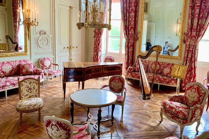 Versailles Palace & Marie-Antoinette's Estate Full Day Private Tour from Paris - Gardens time: using your free hour wisely