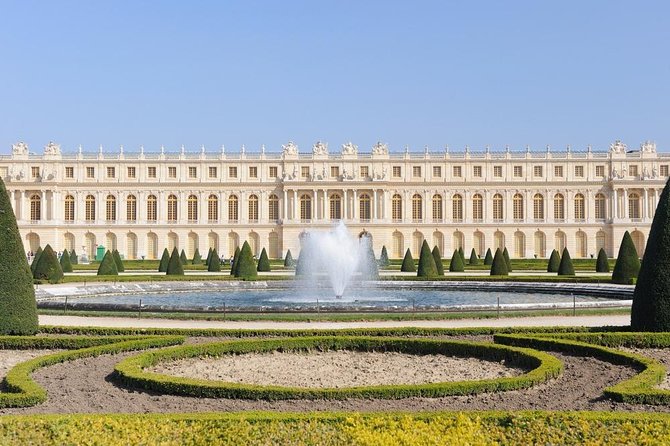 Versailles Palace & Marie-Antoinette's Estate Guided Tour - Lunch Near the Grand Canal: Fuel That Keeps the Day Moving