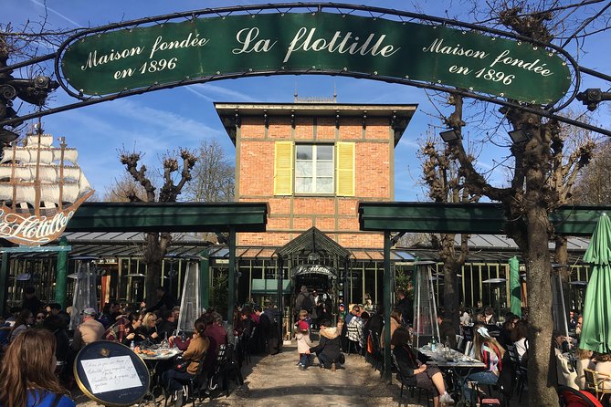Versailles Palace & Marie-Antoinette's Estate Private Guided Tour with Lunch - Lunch near the Grand Canal: a break that keeps the day on track