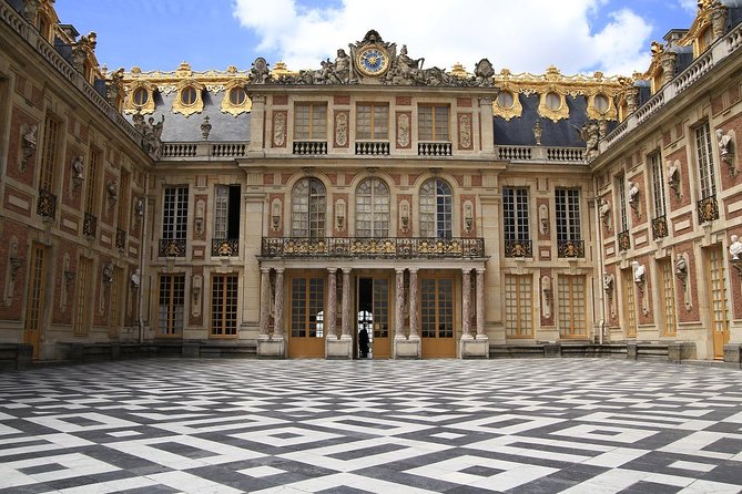 Versailles Palace & Marie-Antoinette's Estate Private Guided Tour with Lunch - Hotel pickup and the drive to Versailles: faster starts, better mood