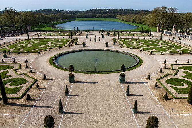 Versailles Palace Private Tour from Paris/skip-the-line ticket - Versailles gardens promenade: fountains, the grand canal, global plants