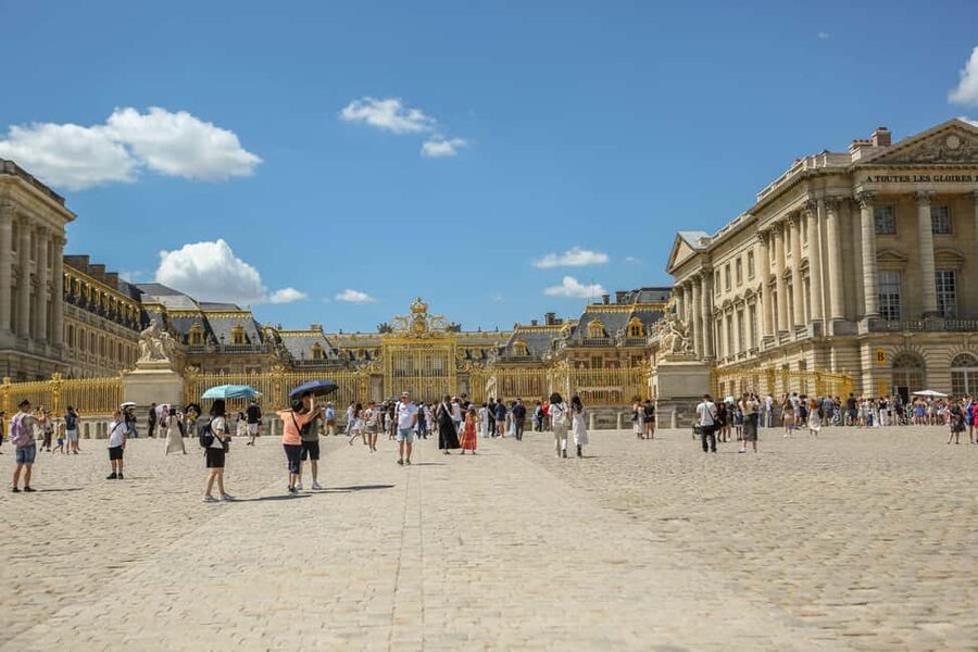Versailles Private Half-Day Guided Tour from Paris - The real value: the guide turns Versailles from rooms into meaning