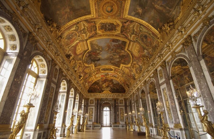 Versailles: Skip-the-Line Guided Tour of Palace with Gardens - Where you meet: the Louis XIV equestrian statue setup