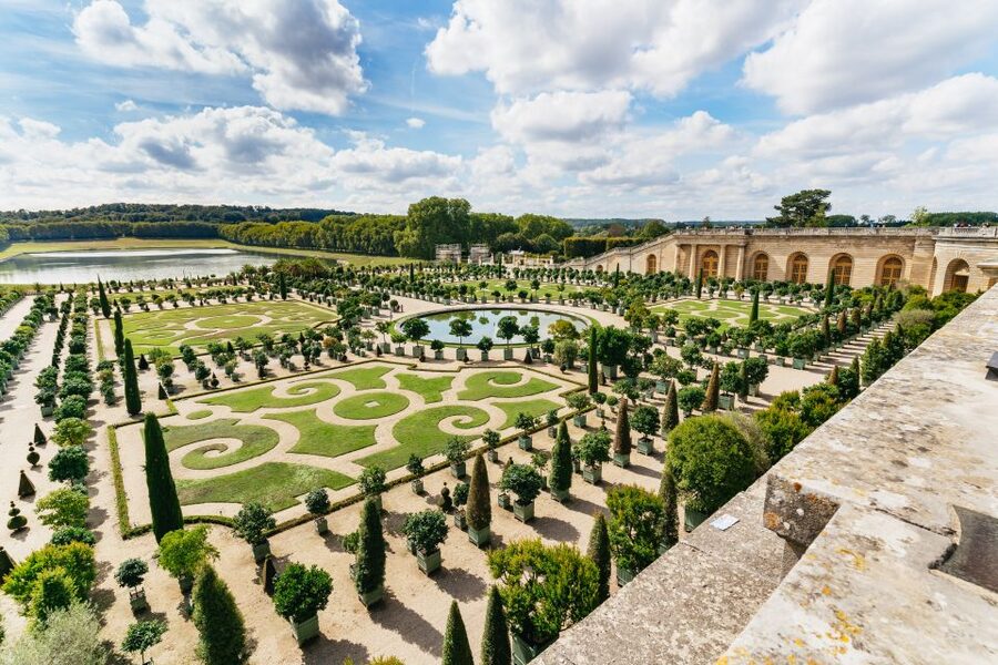 Versailles: Skip-the-Line Tour of Palace and Gardens Access - Where You Meet: GetYourGuide Shop, Not the Palace