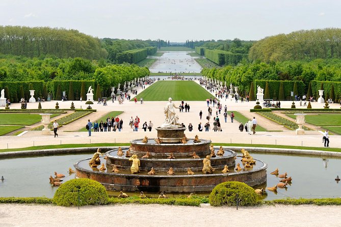 Versailles Timed Entrance Ticket and Giverny Small Group Day Trip from Paris - French Gardens and the Marie-Antoinette Hamlet: what fits and what’s tight