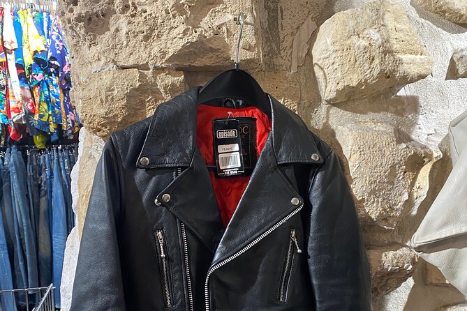 Vintage Shopping Tour In Paris with a Guide - Four-store discounts: how to shop smarter in 90 minutes