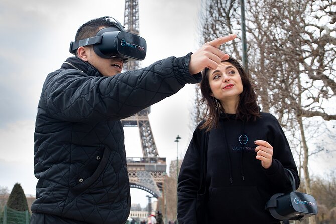 Virtual Reality Guided Tour at the Eiffel Tower - The High-Tech Part: Headsets, Comfort, and Timing
