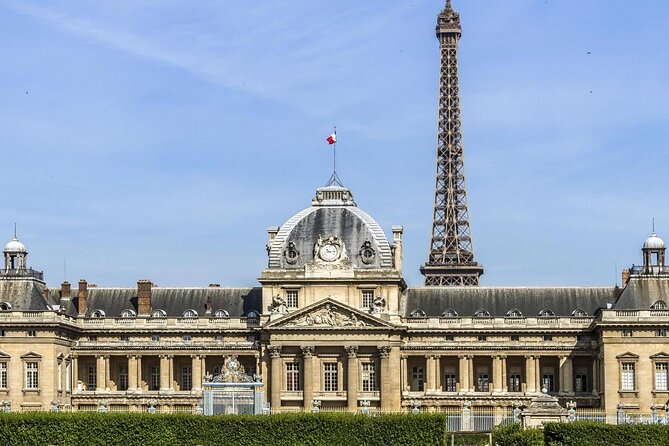 Virtual Reality Guided Tour at the Eiffel Tower - Parc du Champ-de-Mars Walk + VR Reconstruction: The Real and the Virtual Together