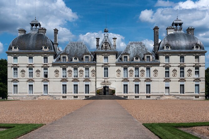 Visit of the Loire Valley Castles in one day from Paris - Château de Cheverny: gardens, comfort, and what you’ll pay extra for