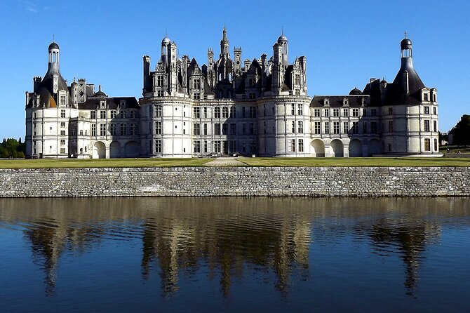 Visit of the Loire Valley Castles in one day from Paris - The role of the driver and why it changes the day