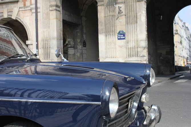 Visit Paris in a vintage car - Stop One: Notre-Dame de Paris Photo Time (No Ticket Included)