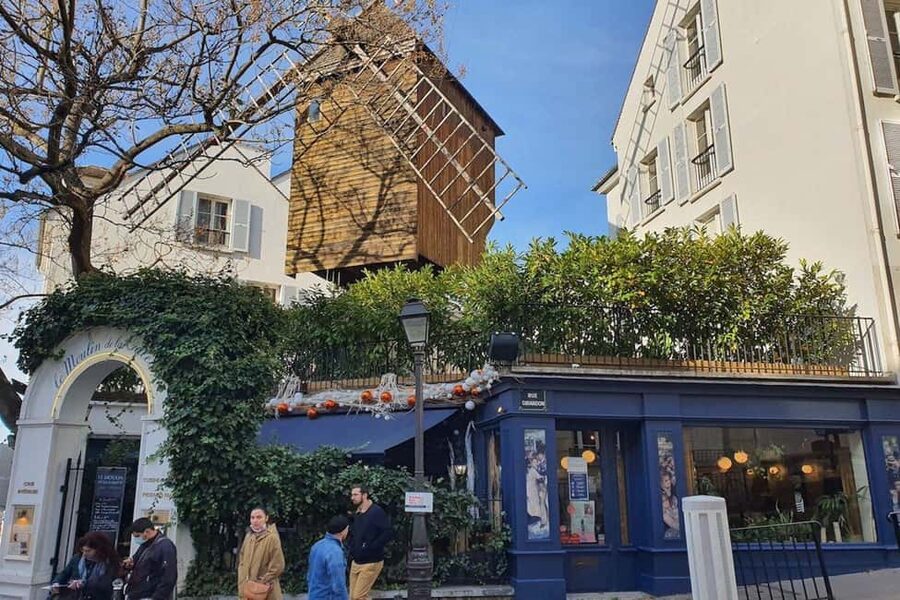 Visit the Montmartre district in Italian with a local guide - Key things that make this Montmartre walk worth your time