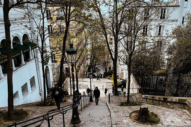 Walking Tour in Montmartre with a guide - Le Bateau-Lavoir: Where Picasso-Type Creativity Brewed