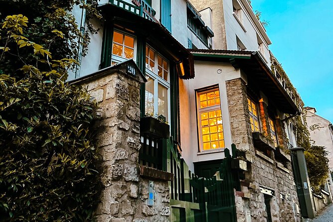 Walking Tour in Montmartre with a guide - Chateau d’Eau de Montmartre: The Hill’s Water Tower (Yes, It Matters)