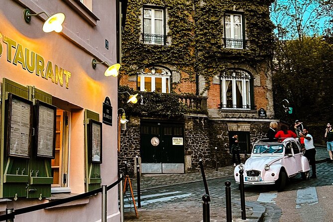 Walking Tour in Montmartre with a guide - Place du Tertre: Cuckoo for Portraits and Buskers