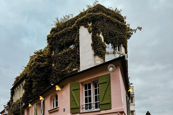 Walking Tour in Montmartre with a guide - Le Mur des Je t’aime: The 250-Language Love Wall