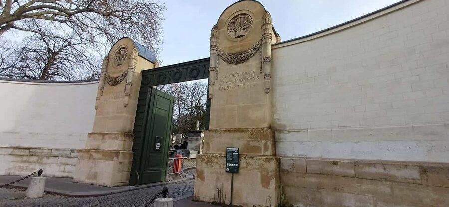 Who Killed Victor ? Escape Game at Père Lachaise Cemetery - Why Solve a Murder at Père Lachaise?