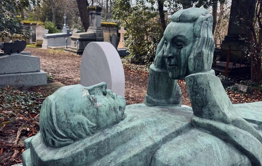 Who Killed Victor ? Escape Game at Père Lachaise Cemetery - Roaming the Cemetery: What “Explore” Really Means Here