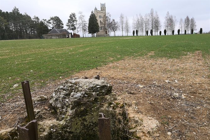 WW1 Somme Battlefields - Private tour from Paris aboard a Van (2 pax) - Péronne’s Historial museum in a medieval castle: uniforms, weapons, and trench artists