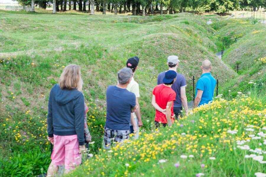 WWI Somme Battlefields Day Trip from Paris - The guide and group size: why eight people makes a difference
